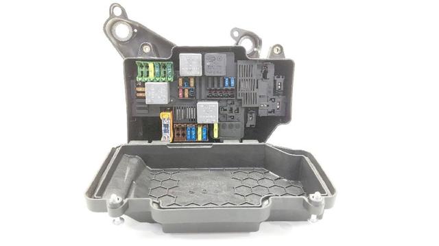 MERCEDES A2055402328 Крышка блока предохранителей в наличии Кривой Рог