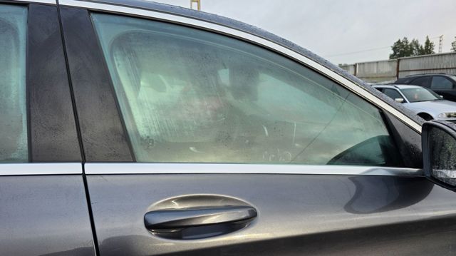 MERCEDES A2057250110 Стекло двери передней правой в наличии Украина