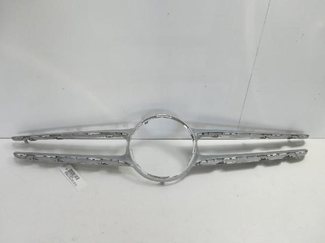 MERCEDES A2058880160 Решетка радиатора в наличии Днепр