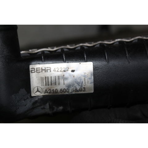 MERCEDES A2105005803 Радиатор охлаждения двигателя в наличии Украина