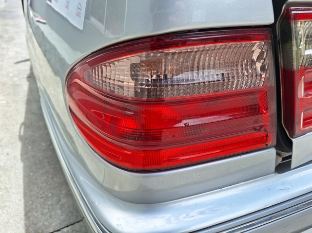 Lanterna traseira esquerda para Mercedes-Benz E-Class 270 CDI (210.016) 612961 A2108204364