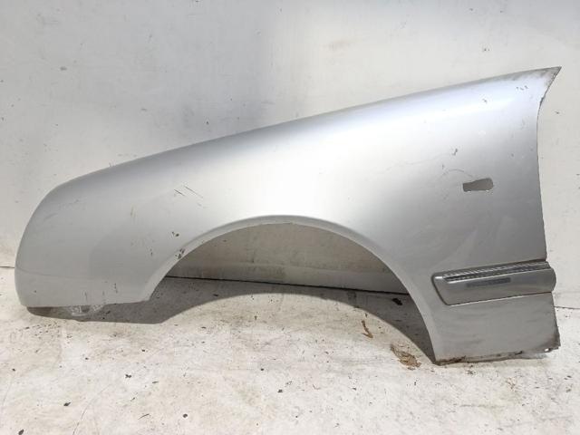MERCEDES A2108800118 Крыло переднее левое в наличии Черкассы