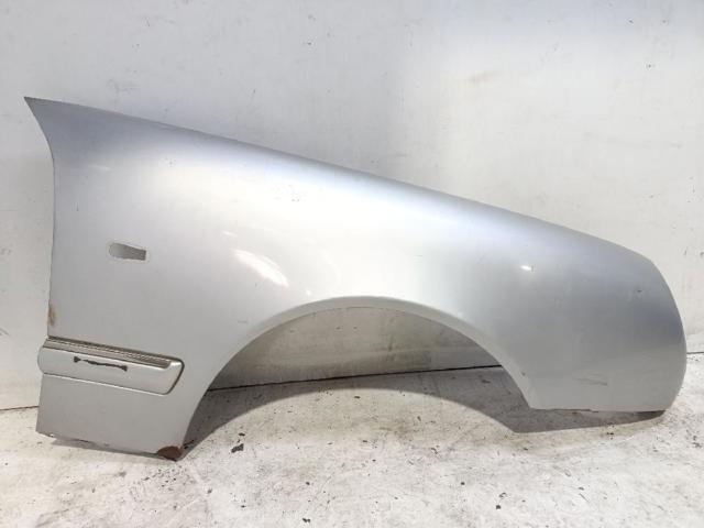 Pára-lama dianteiro direito A2108800218 MERCEDES