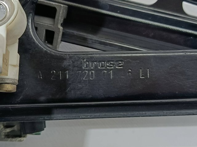 Mecanismo de acionamento de vidro da porta dianteira esquerda A2117200146 MERCEDES