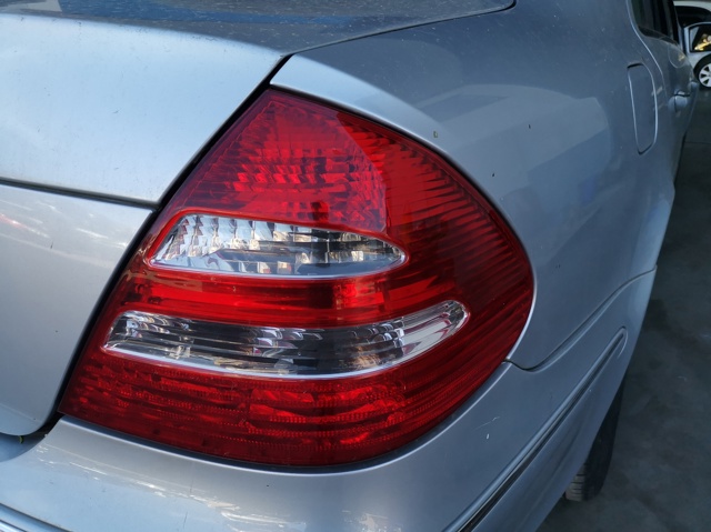Luz traseira direita para Mercedes-Benz E-Class E 320 CDI (211.026) 648961 A2118200464