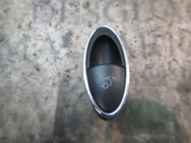 MERCEDES A21182103797C45 Кнопка салона привода крышки багажника (двери 3/5-й (ляды) в наличии Ровно
