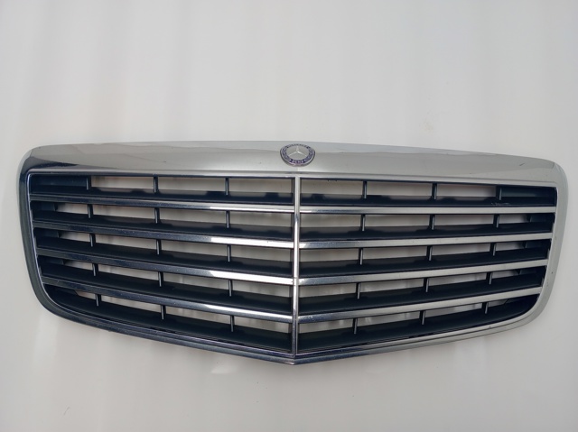 MERCEDES A2118801783 Решетка радиатора в наличии Черновцы