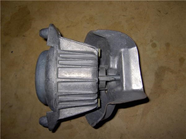MERCEDES A2122400100 Правая подушка двигателя в наличии Украина
