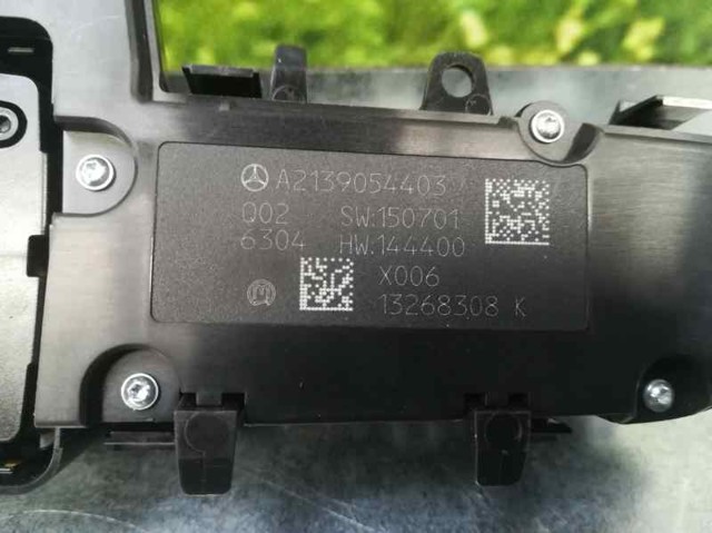 MERCEDES A2139054403 Часы салонные в наличии Ирпень