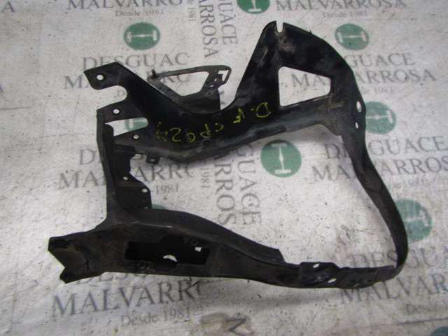 MERCEDES A2206200272 Суппорт радиатора правый (монтажная панель крепления фар) в наличии Черновцы