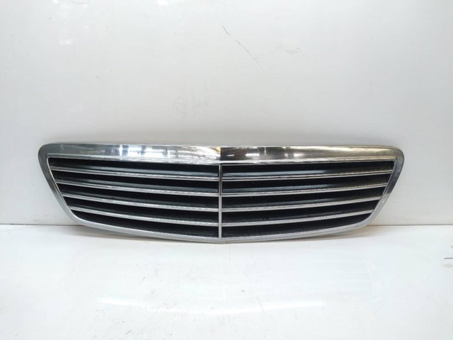 MERCEDES A2208800383 Решетка радиатора в наличии Запорожье