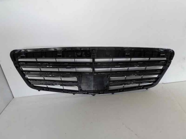 MERCEDES A22188006839040 Решетка радиатора в наличии Винница