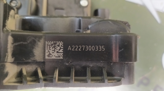 MERCEDES A2227300335 Замок двери задней левой в наличии Запорожье
