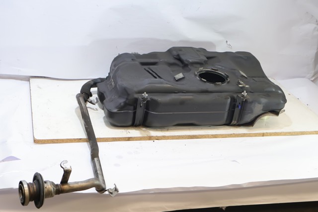 MERCEDES A2464703301 Бензобак в наличии Харьков