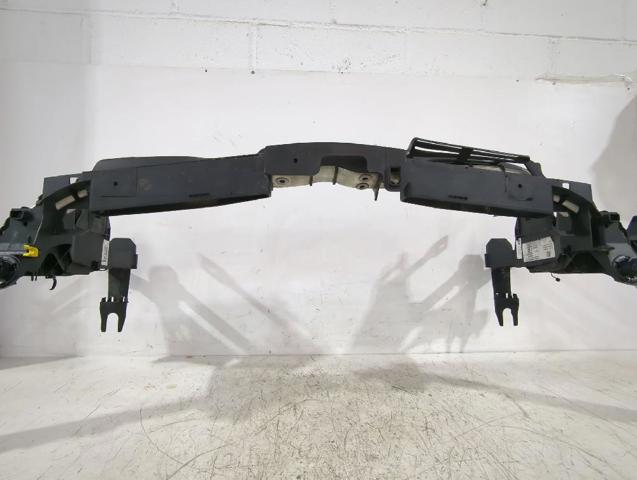 Suporte do radiador montado (painel de montagem de fixação das luzes) A2466200234 MERCEDES