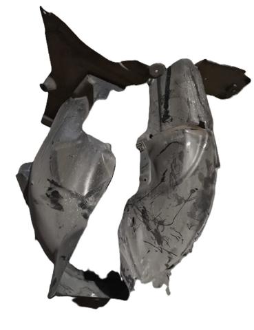 Guarda-barras direito do pára-lama dianteiro A2466900930 MERCEDES