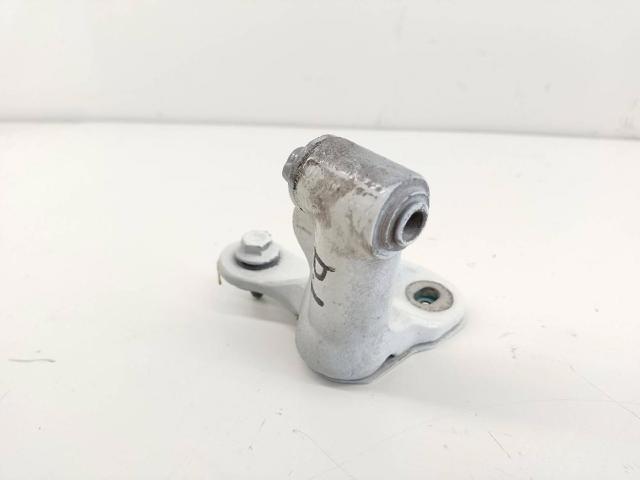 MERCEDES A2467200437 Петля двери передней правой в наличии Днепр
