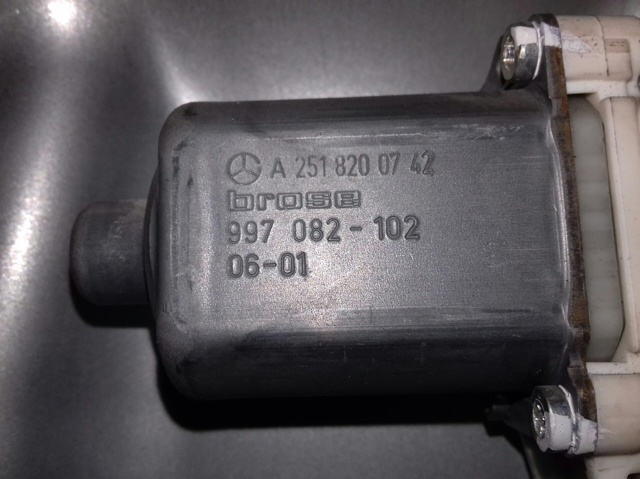 Motor regulador do vidro dianteiro esquerdo para Mercedes-Benz M-Class ML 280 CDI 4-matic (164.120) OM642940 A2518200742