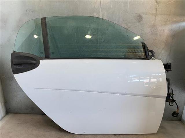 MERCEDES A4517220209CA8L Панель-щека двери передней правой в наличии Николаев