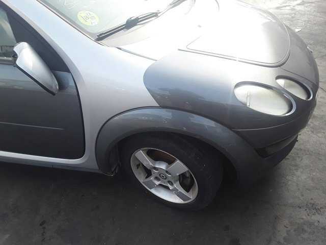 Pára-lama dianteiro direito A4538810401 Mercedes/Smart