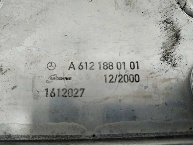 Resfriador de óleo do motor para Mercedes-Benz Vito van 110 CDI 2.2 (638.094) 611980 A6121880101