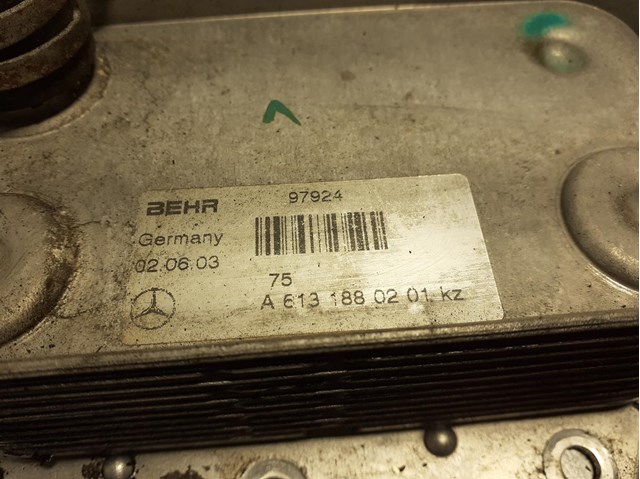 Resfriador de óleo do motor para Mercedes-Benz S-Class S 320 CDI (220.025, 220.125) OM648960 A6131880201