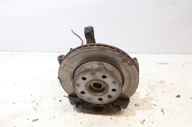 MERCEDES A6383300232 Цапфа (поворотный кулак) передний левый в наличии Житомир