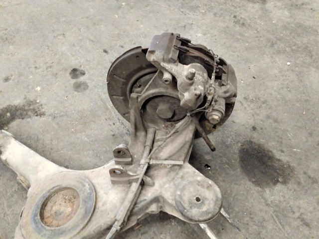 MERCEDES A6383503505 Цапфа задняя правая в наличии Ирпень
