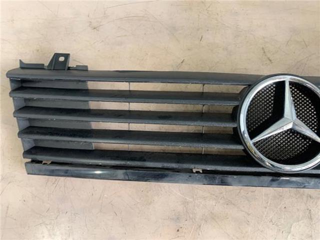 A6388800483 MERCEDES Решетка радиатора купить в Чернигов