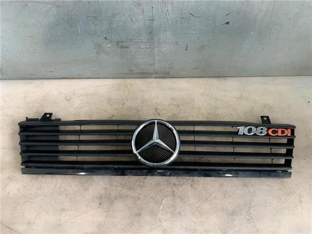 MERCEDES A6388800483 Решетка радиатора в наличии Украина