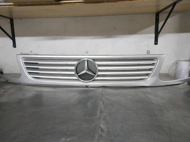 A6388880515 MERCEDES Решетка радиатора купить в Днепр