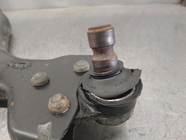 A6393300510 MERCEDES Рычаг передней подвески нижний правый купить в Ровно