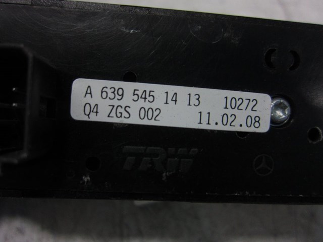 MERCEDES A6395451413 Кнопочный блок управления стеклоподъемником передний правый в наличии Кривой Рог