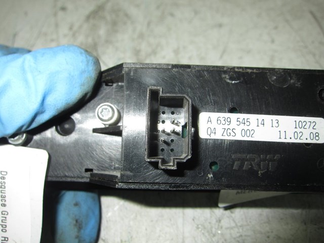 MERCEDES A6395451413 Кнопочный блок управления стеклоподъемником передний правый в наличии Ирпень