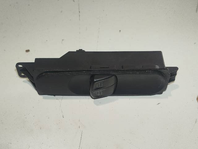 MERCEDES A6395451513 Кнопочный блок управления стеклоподъемником передний левый в наличии Ирпень