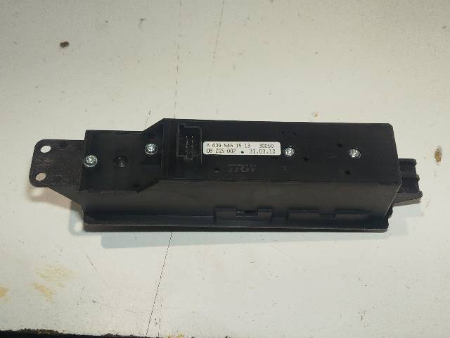 MERCEDES A6395451513 Кнопочный блок управления стеклоподъемником передний левый в наличии Николаев