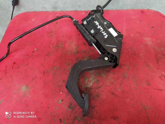 Pedal de embraiagem A9062900501 Mercedes