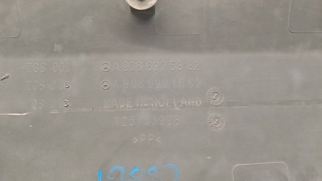 MERCEDES A9066905882 Молдинг крыла заднего правого в наличии Павлоград
