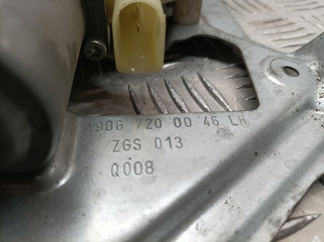 VAG A9067200046 Стеклоподъемник передней левой двери в наличии Черкассы