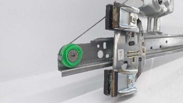 Mecanismo de acionamento de vidro da porta dianteira direita A9067200146 MERCEDES