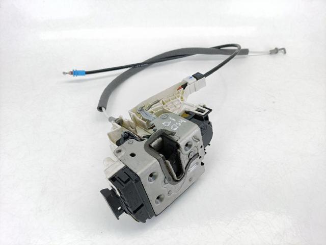 Fecho da porta dianteira esquerda A9067202135 MERCEDES