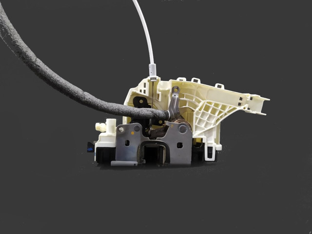 Fecho da porta dianteira esquerda A9067202135 MERCEDES