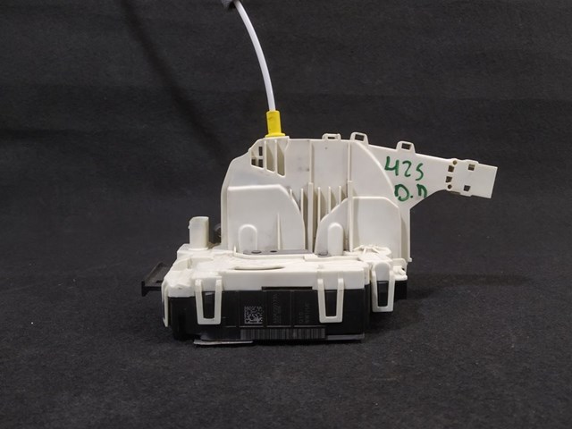 Fecho da porta dianteira esquerda A9067202135 MERCEDES