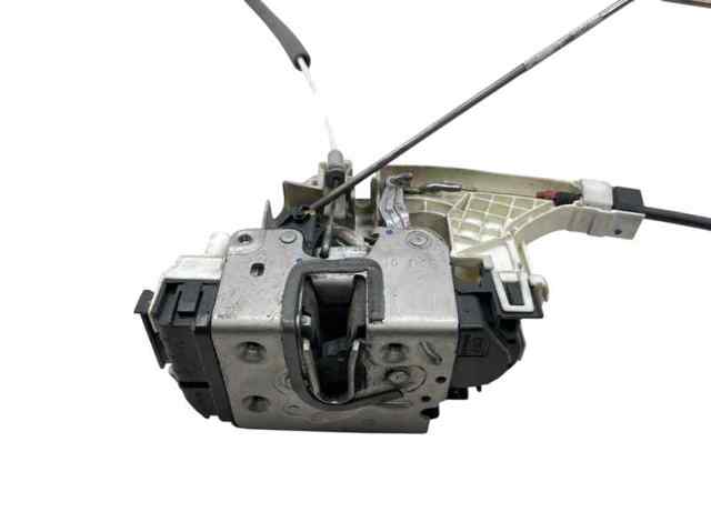 Fecho da porta dianteira esquerda A9067202135 MERCEDES