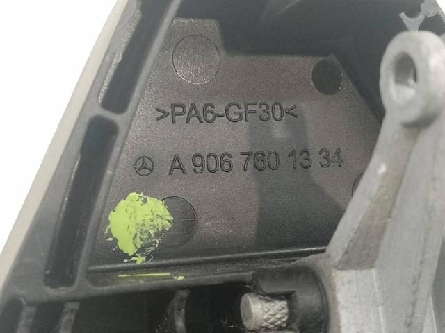 A9067601334 MERCEDES Держатель наружной ручки задней распашной двери правой купить в Кривой Рог