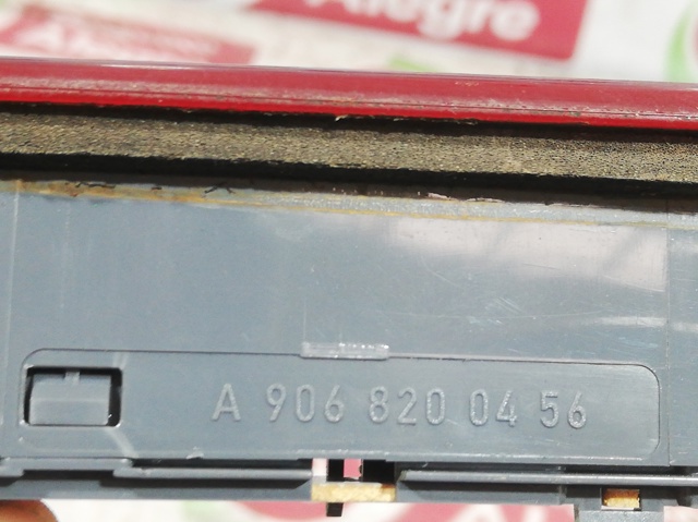 Sinal de parada traseiro adicional A9068200456 MERCEDES
