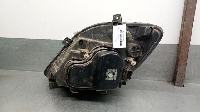 A9068200661 MERCEDES Правая фара купить в Каменское