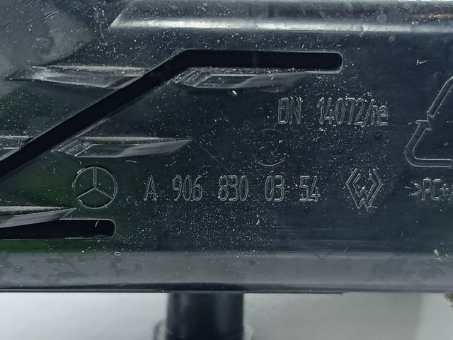 MERCEDES A9068300354 Решетка вентиляции салона на "торпедо" правая в наличии Киев