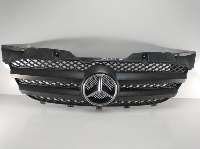 Grade dianteira para Mercedes-Benz Sprinter 3-T van 215 CDI (906.611, 906.613) 646986 OM A9068800385