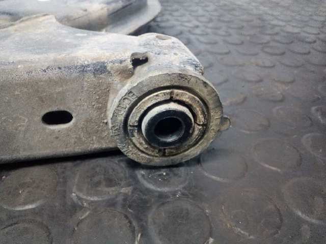 MAZDA B02D34300D Рычаг передней подвески нижний правый в наличии Одесса